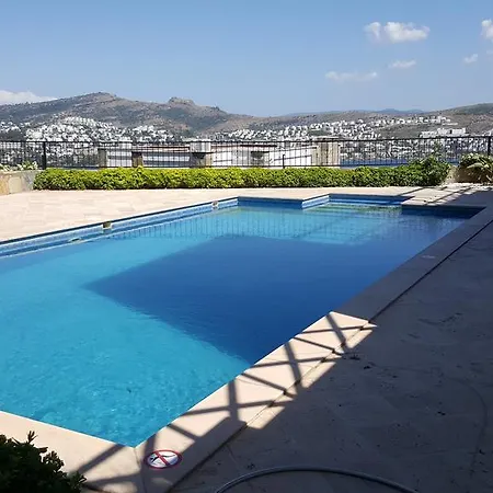 Bodrum Ozel Havuzlu Mustakil Tripleks Βίλα