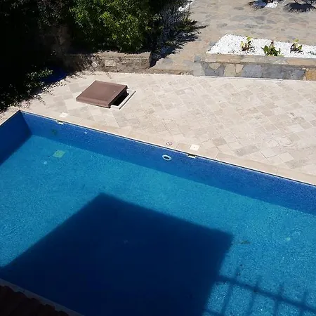 Bodrum Ozel Havuzlu Mustakil Tripleks Βίλα